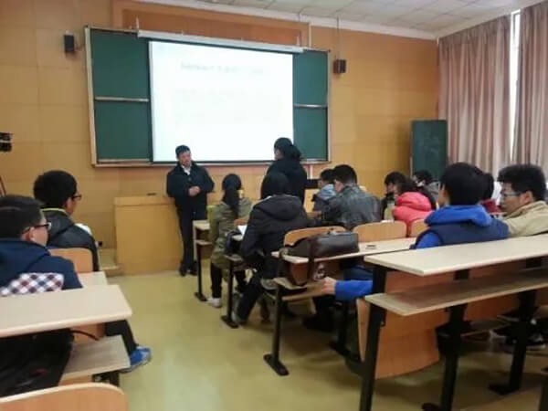 <b>穩中求勝|學習職業技術,</b>