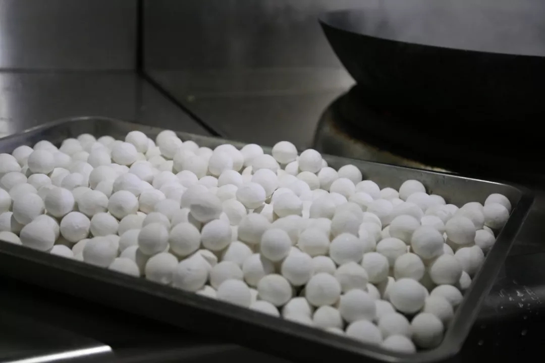 鬧元宵、猜燈謎，萬(wàn)通學(xué)子歡樂(lè)多