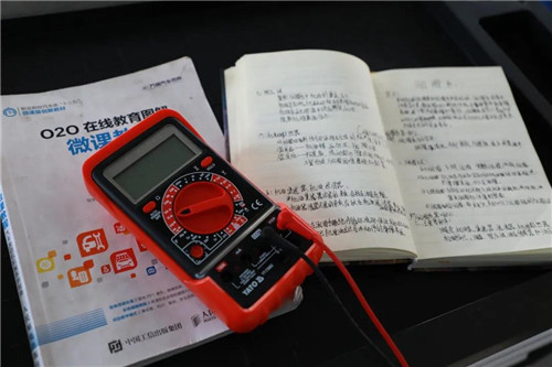 <b>快來看看萬通學(xué)子的書包</b>